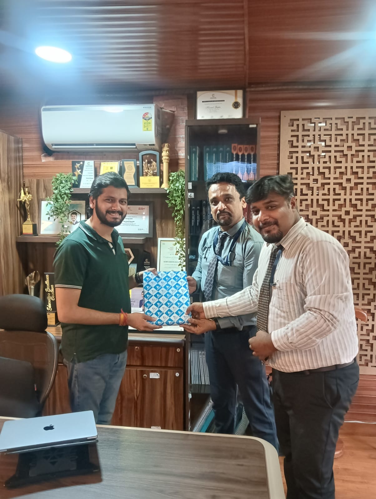 Corporate Visit Mock Interviews Live Project Opportunities with Henry Harvin Education